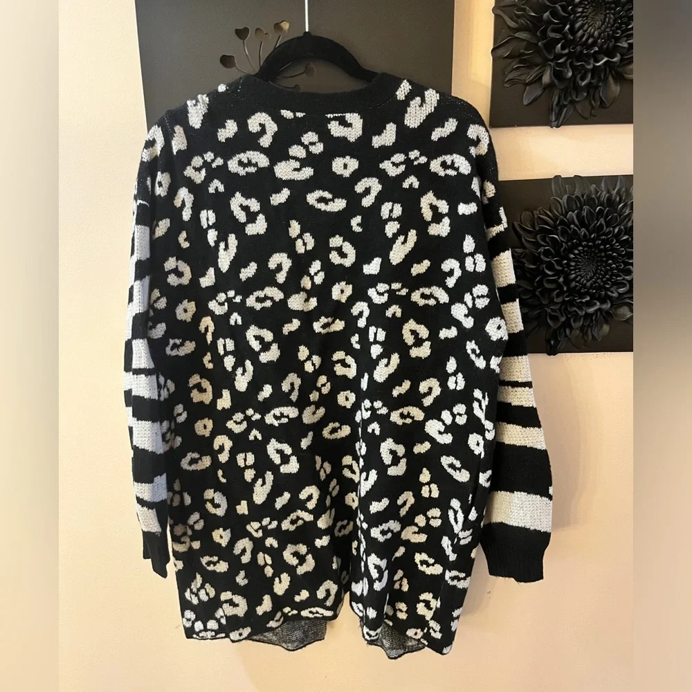 Tribal Animal print sweater. - Picture 2 of 3